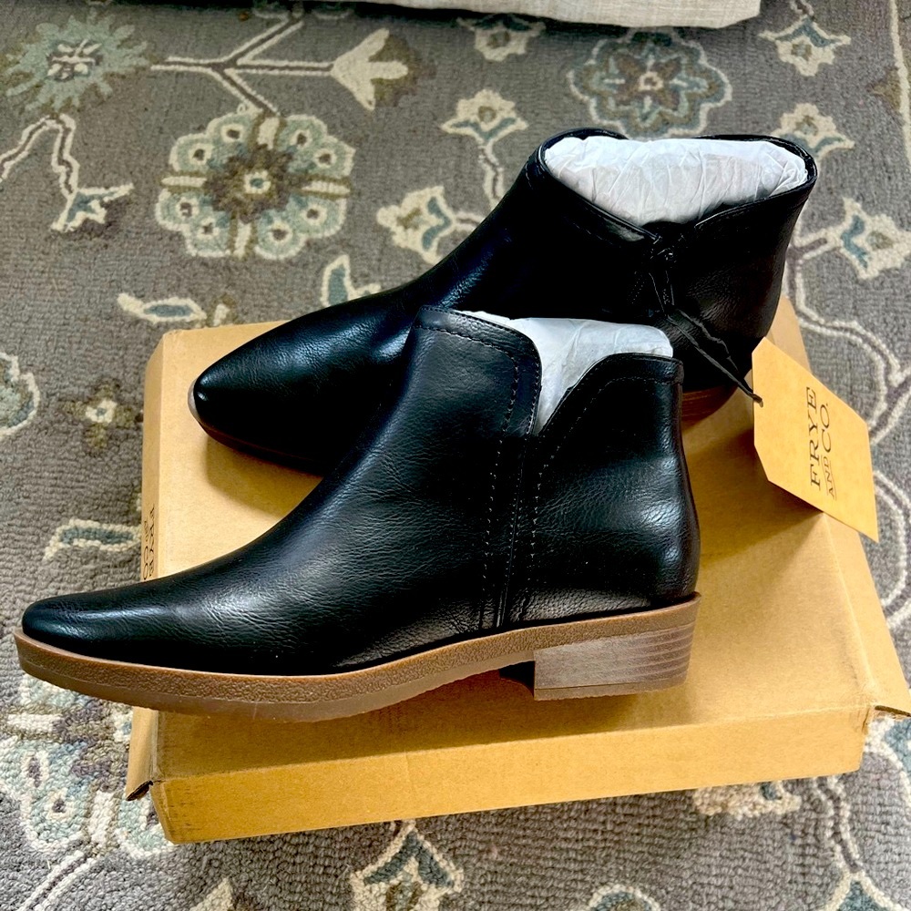 Black Leather Women's Ankle Boots - Classic Side-Zip Chelsea